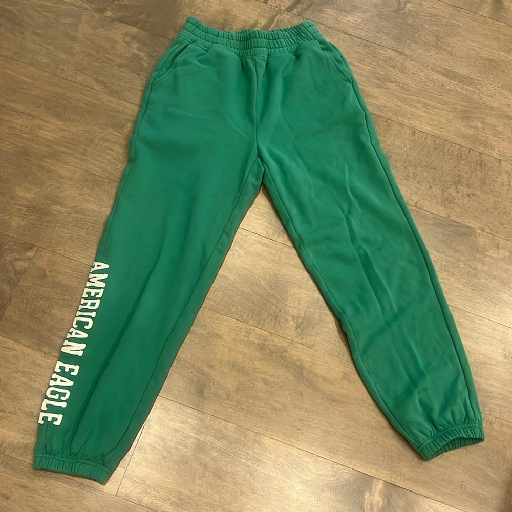 size small women’s American eagle joggers